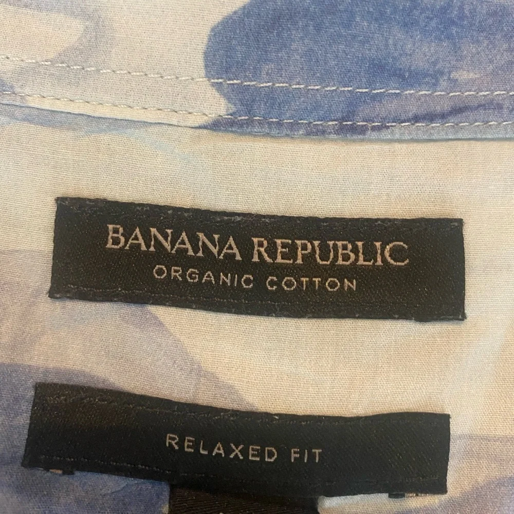 Banana Republic Blue and White Casual Button-Down Shirt